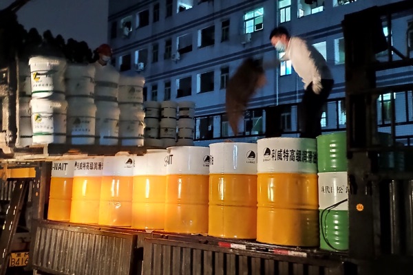 记一次雨夜4小时人力完成32吨工业润滑油的下货及入库